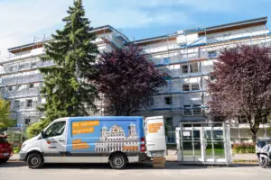 Energetische Ertüchtigung in Augsburg: Einbau von 100 Fenster-Elementen in eine Wohnanlage