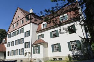 Würmtalklinik: Erneuerung der Fenster im denkmalgeschützen Ensemble